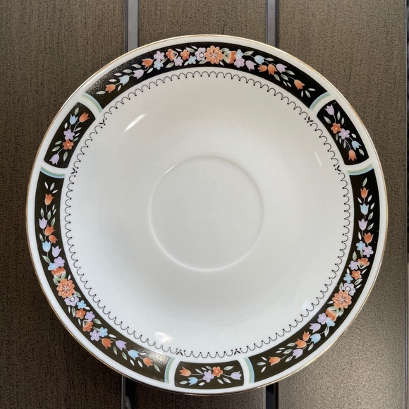 VINTAGE SILVERIE CHINA COFFEE TEA CUP AND SAUCER SET!! - Picture 5 of 8